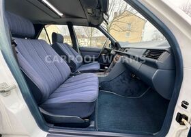 Мерседес 200 1988 в Европе на Automoto.ua Белый Мерседес 200, объемом двигателя 1.98 л и пробегом 196 тыс. км за 8841 $, фото 21 на Automoto.ua