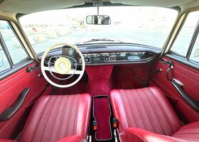 Мерседес 200 1967 в Европе на Automoto.ua Белый Мерседес 200, объемом двигателя 0 л и пробегом 137 тыс. км за 22749 $, фото 9 на Automoto.ua