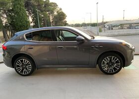 Мазераті Grecale 2025 у Європі на Automoto.ua Сірий Мазераті Grecale, об'ємом двигуна 2 л та пробігом 16 тис. км за 72344 $, фото 3 на Automoto.ua