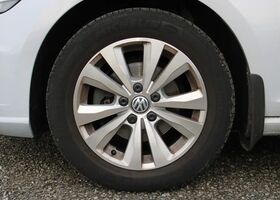 Фольксваген Гольф 2018 в Европе на Automoto.ua Белый Фольксваген Гольф, объемом двигателя 1 л и пробегом 93 тыс. км за 16297 $, фото 5 на Automoto.ua