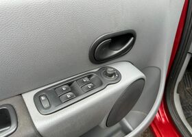 Рено Модус 2007 у Європі на Automoto.ua Червоний Рено Модус, об'ємом двигуна 1.15 л та пробігом 246 тис. км за 1472 $, фото 11 на Automoto.ua