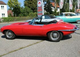 Червоний Ягуар E-Type, об'ємом двигуна 4.2 л та пробігом 98 тис. км за 97601 $, фото 4 на Automoto.ua