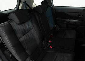Мицубиси Аутлендер 2015 в Европе на Automoto.ua Белый Мицубиси Аутлендер, объемом двигателя 2.27 л и пробегом 131 тыс. км за 17515 $, фото 6 на Automoto.ua