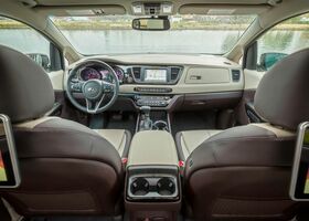 Інтер'єр мінівену Kia Sedona 2021