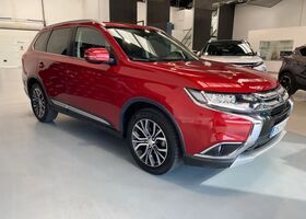 Міцубісі Аутлендер 2018 у Європі на Automoto.ua Червоний Міцубісі Аутлендер, об'ємом двигуна 2 л та пробігом 137 тис. км за 15104 $, фото 3 на Automoto.ua
