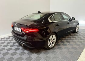 Чорний Ягуар XE, об'ємом двигуна 2 л та пробігом 58 тис. км за 29946 $, фото 4 на Automoto.ua