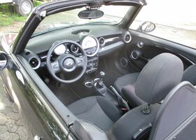 Черный Мини One Cabrio, объемом двигателя 1.6 л и пробегом 126 тыс. км за 7473 $, фото 7 на Automoto.ua