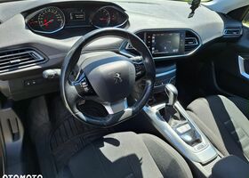 Пежо 308, объемом двигателя 1.2 л и пробегом 151 тыс. км за 7343 $, фото 6 на Automoto.ua