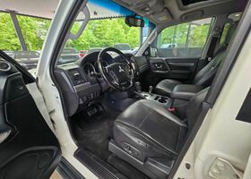 Мицубиси Паджеро 2010 в Европе на Automoto.ua Белый Мицубиси Паджеро, объемом двигателя 3.2 л и пробегом 127 тыс. км за 14449 $, фото 19 на Automoto.ua