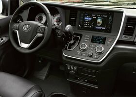 Toyota Sienna 2016 на тест-драйве, фото 6