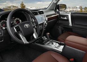 Интерьер салона Toyota 4Runner 2021