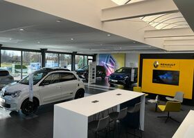 Рено R 4 2025 у Європі на Automoto.ua Зелений Рено R 4, об'ємом двигуна 0 л та пробігом 990 тис. км за 41983 $, фото 11 на Automoto.ua
