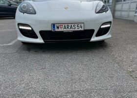 Білий Порше Panamera, об'ємом двигуна 2.97 л та пробігом 98 тис. км за 50270 $, фото 2 на Automoto.ua