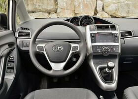 Toyota Verso 2016 на тест-драйве, фото 12