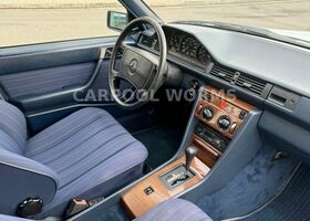 Мерседес 200 1988 в Европе на Automoto.ua Белый Мерседес 200, объемом двигателя 1.98 л и пробегом 196 тыс. км за 8841 $, фото 22 на Automoto.ua