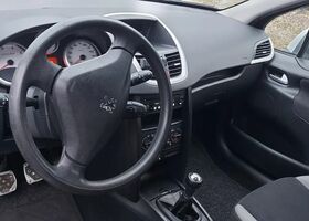 Пежо 207, объемом двигателя 1.4 л и пробегом 150 тыс. км за 2570 $, фото 8 на Automoto.ua