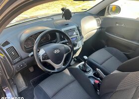 Хендай i30, об'ємом двигуна 1.98 л та пробігом 211 тис. км за 3132 $, фото 7 на Automoto.ua