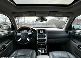 Крайслер 300C, объемом двигателя 5.65 л и пробегом 160 тыс. км за 1717 $, фото 12 на Automoto.ua