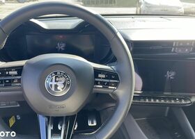 Альфа Ромео Джуниор 2024 в Европе на Automoto.ua Синий Альфа Ромео Джуниор, объемом двигателя 0 л и пробегом 1 тыс. км за 149900 $, фото 6 на Automoto.ua