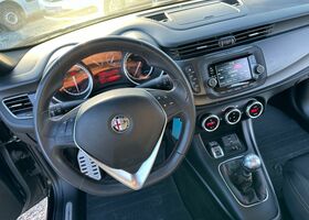 Чорний Альфа Ромео Giulietta, об'ємом двигуна 1.96 л та пробігом 311 тис. км за 6532 $, фото 8 на Automoto.ua