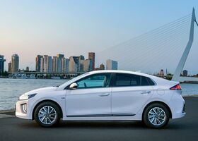 Hyundai Ioniq 2020 на тест-драйве, фото 9