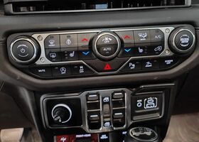 Джип Вранглер 2024 в Европе на Automoto.ua Белый Джип Вранглер, объемом двигателя 2 л и пробегом 50 тыс. км за 59503 $, фото 12 на Automoto.ua