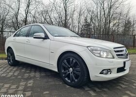 Мерседес Ц-Класс 2009 в Европе на Automoto.ua Белый Мерседес Ц-Класс, объемом двигателя 1 л и пробегом 213 тыс. км за 37900 $, фото 29 на Automoto.ua