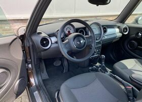 Коричневый Мини One Cabrio, объемом двигателя 1.6 л и пробегом 81 тыс. км за 10745 $, фото 7 на Automoto.ua