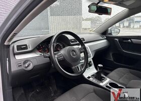 Фольксваген Пассат Варіант 2012 у Європі на Automoto.ua Сірий Фольксваген Пассат Варіант, об'ємом двигуна 1.6 л та пробігом 374 тис. км за 5258 $, фото 2 на Automoto.ua