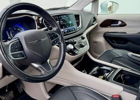 Крайслер Пасифик 2022 в Европе на Automoto.ua Белый Крайслер Пасифик, объемом двигателя 3.61 л и пробегом 100 тыс. км за 159000 $, фото 31 на Automoto.ua