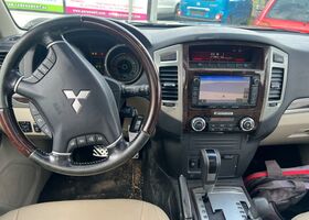 Мицубиси Паджеро 2017 в Европе на Automoto.ua Мицубиси Паджеро, объемом двигателя 3.2 л и пробегом 118 тыс. км за 16700 $, фото 7 на Automoto.ua