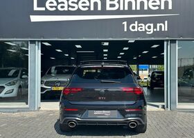 Фольксваген Гольф ГТИ 2022 в Европе на Automoto.ua Черный Фольксваген Гольф ГТИ, объемом двигателя 1.98 л и пробегом 59 тыс. км за 45487 $, фото 7 на Automoto.ua