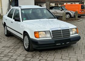 Мерседес 200 1988 в Европе на Automoto.ua Белый Мерседес 200, объемом двигателя 1.98 л и пробегом 196 тыс. км за 8841 $, фото 2 на Automoto.ua