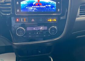 Міцубісі Аутлендер 2018 у Європі на Automoto.ua Червоний Міцубісі Аутлендер, об'ємом двигуна 2 л та пробігом 137 тис. км за 15104 $, фото 8 на Automoto.ua