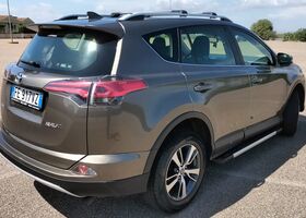 Тойота РАВ 4 2016 в Европе на Automoto.ua Бронзовый Тойота РАВ 4, объемом двигателя 2 л и пробегом 143 тыс. км за 17988 $, фото 1 на Automoto.ua