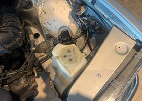 Мерседес 200 1984 у Європі на Automoto.ua Срібний Мерседес 200, об'ємом двигуна 2 л та пробігом 138 тис. км за 16240 $, фото 23 на Automoto.ua