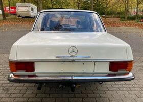 Мерседес 200 1974 в Европе на Automoto.ua Белый Мерседес 200, объемом двигателя 1.99 л и пробегом 145 тыс. км за 6598 $, фото 5 на Automoto.ua