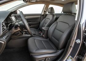 Hyundai Elantra 2020 на тест-драйве, фото 6