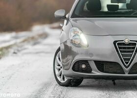 Альфа Ромео Giulietta, об'ємом двигуна 1.96 л та пробігом 215 тис. км за 6026 $, фото 5 на Automoto.ua