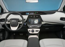 Toyota Prius 2016 на тест-драйве, фото 9