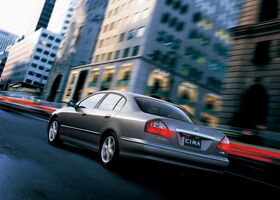 Ніссан Сіма, Седан 2001 - н.в. (F50) 4.5 i V8 32V