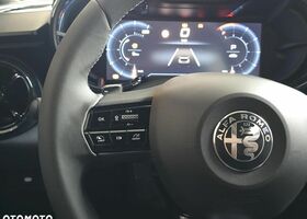 Альфа Ромео Джуниор 2025 в Европе на Automoto.ua Красный Альфа Ромео Джуниор, объемом двигателя 1 л и пробегом 1 тыс. км за 33657 $, фото 12 на Automoto.ua