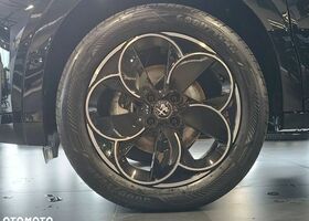 Альфа Ромео Джуниор 2025 в Европе на Automoto.ua Красный Альфа Ромео Джуниор, объемом двигателя 1 л и пробегом 1 тыс. км за 35473 $, фото 15 на Automoto.ua