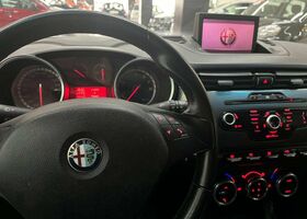 Сірий Альфа Ромео Giulietta, об'ємом двигуна 1.37 л та пробігом 120 тис. км за 10668 $, фото 2 на Automoto.ua