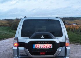 Мицубиси Паджеро 2015 в Европе на Automoto.ua Серебряный Мицубиси Паджеро, объемом двигателя 3.2 л и пробегом 100 тыс. км за 29990 $, фото 16 на Automoto.ua