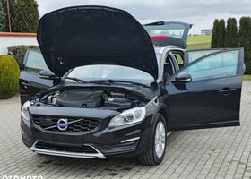 Вольво V60 Cross Country, объемом двигателя 1.97 л и пробегом 190 тыс. км за 17257 $, фото 2 на Automoto.ua