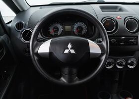 Мицубиси Кольт 2010 в Европе на Automoto.ua Красный Мицубиси Кольт, объемом двигателя 1.12 л и пробегом 66 тыс. км за 6982 $, фото 9 на Automoto.ua