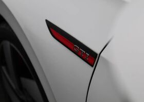 Фольксваген Гольф ГТІ 2023 у Європі на Automoto.ua Білий Фольксваген Гольф ГТІ, об'ємом двигуна 1.98 л та пробігом 14 тис. км за 58118 $, фото 10 на Automoto.ua