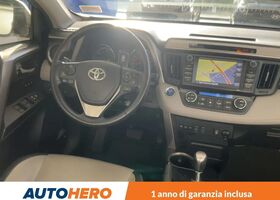 Тойота РАВ 4 2016 у Європі на Automoto.ua Срібний Тойота РАВ 4, об'ємом двигуна 2.49 л та пробігом 120 тис. км за 21669 $, фото 12 на Automoto.ua