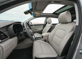 Передні сидіння позашляховика Hyundai Tucson 2021